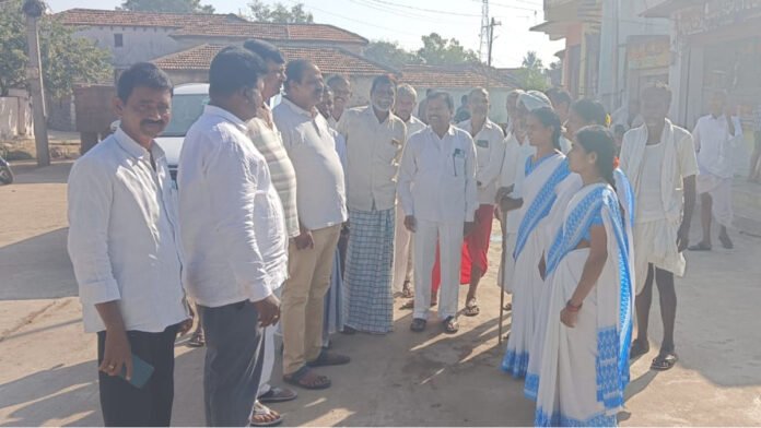 Asha workers met former MLA Bhupal Reddy.