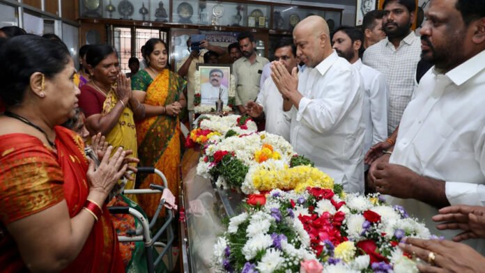 Minister Damodara Raja Narasimha pays tribute to former Former MP Manda Jagannath body