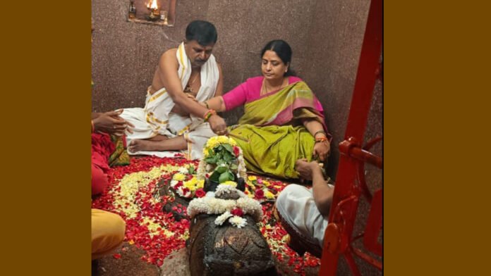 On the occasion of Magha Amavasya the couple of Narayankhed MLA Patholla Sanjeeva Reddy performed special pooja at Sri Sangameshwara Devasthanam. On the occasion of Magha Amavasya the couple of Narayankhed MLA Patholla Sanjeeva Reddy performed special pooja at Sri Sangameshwara Devasthanam.
