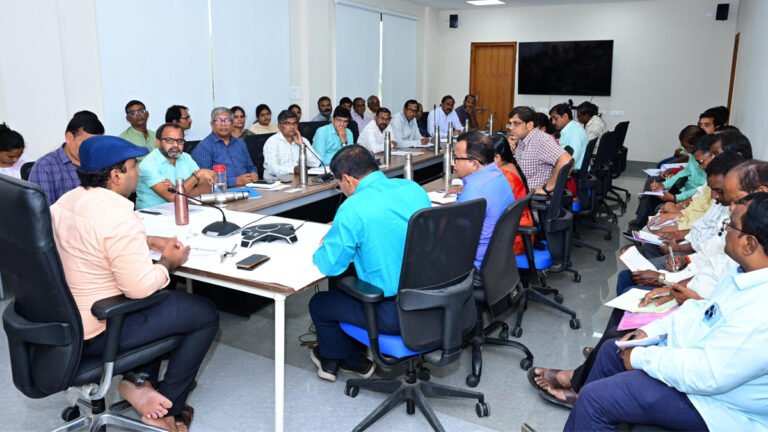 Welfare schemes should be provided to the deserving
