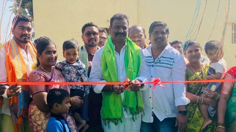 యువత స్వయం ఉపాధి అవకాశాలను సృష్టించుకోవాలి -మాజీ జడ్పిటిసి బాల్ రెడ్డి