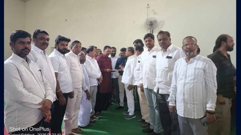 చదువురాని నేతల మాటలు నమ్మొద్దు -డిసిసి అధ్యక్షులు తూoకుంట నర్సారెడ్డి