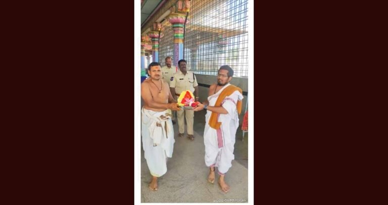 చాముండేశ్వరి దేవిని దర్శించుకున్న అడిషనల్ ఎస్పీ
