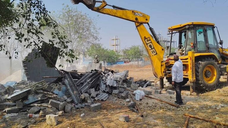 ప్రభుత్వ భూములను రక్షించాలి