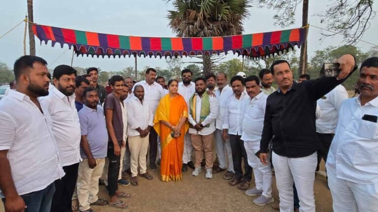 డాక్టర్ కోటగల్ల శివరామకృష్ణను స‌న్మానించిన ఎమ్మెల్యే సునీత లక్ష్మారెడ్డి