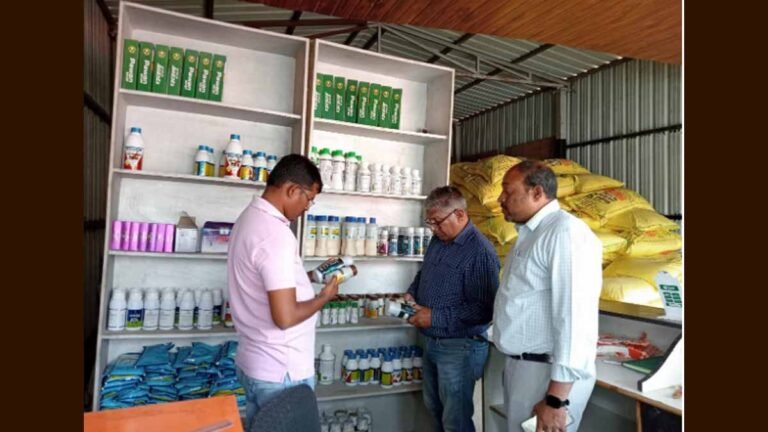 ఫర్టిలైజర్ షాపులలో డిఏఓ తనిఖీలు