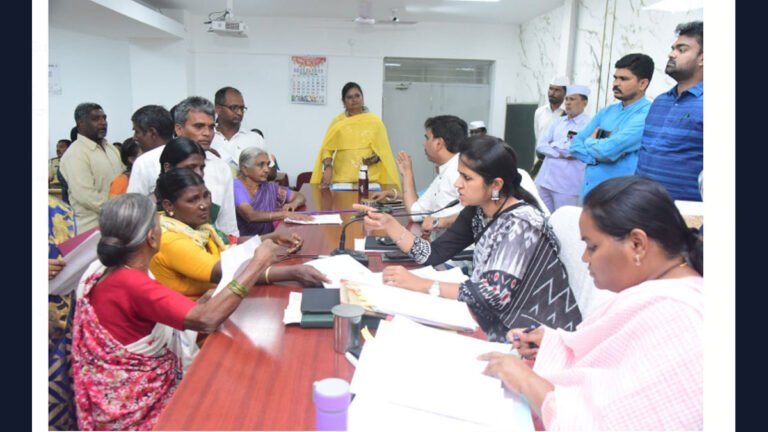 ప్రజావాణికి 65 దరఖాస్తులు