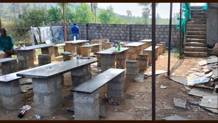 బార్లను తలపిస్తున్న పర్మిట్ రూమ్‌లు