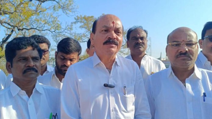 Central budget went to eastern states: MLA Chinta Prabhakar