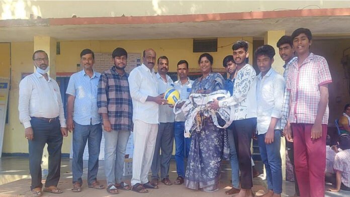Social reformer Aitha Paranjyoti gifted volleyball kit to government school students