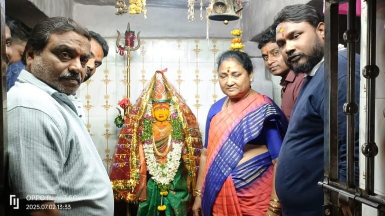 దుర్గమ్మ జాతర ఏర్పాట్లను పరిశీలించిన టిజిఐసిసి చైర్మన్ నిర్మల జగ్గారెడ్డి