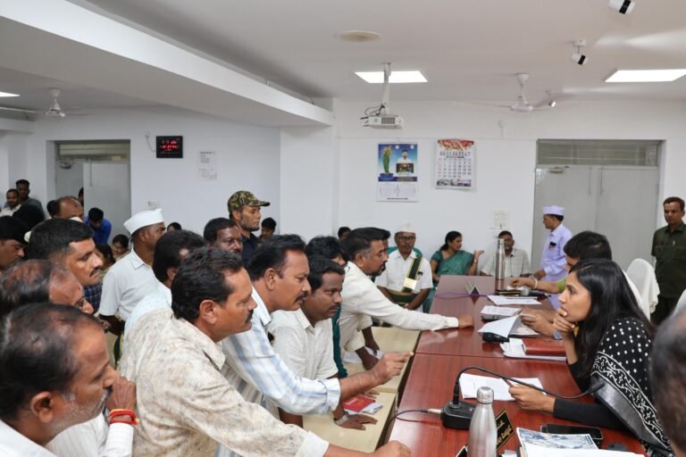 జర్నలిస్టుల ఇళ్ల స్థలాల పంపిణీలో అర్హులకు అన్యాయం